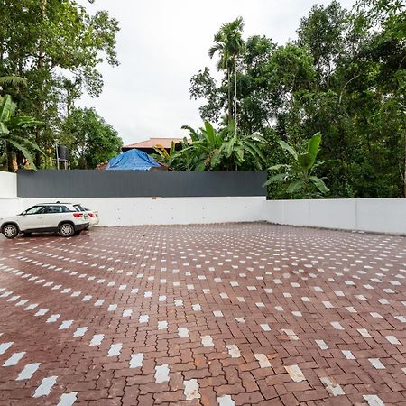 Cochin Airport Hotel Kochi Zewnętrze zdjęcie