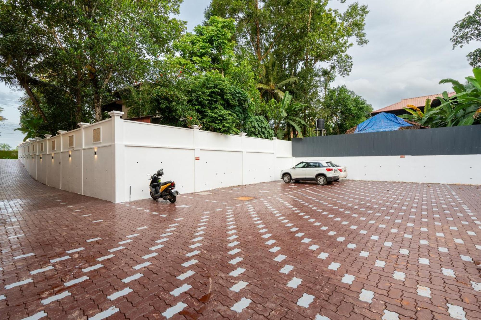 Cochin Airport Hotel Kochi Zewnętrze zdjęcie