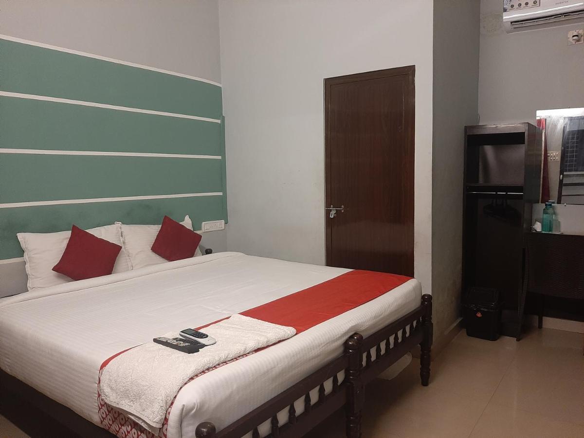 Cochin Airport Hotel Kochi Zewnętrze zdjęcie