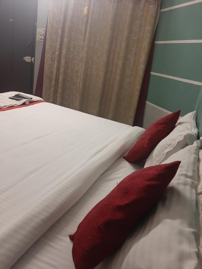 Cochin Airport Hotel Kochi Zewnętrze zdjęcie