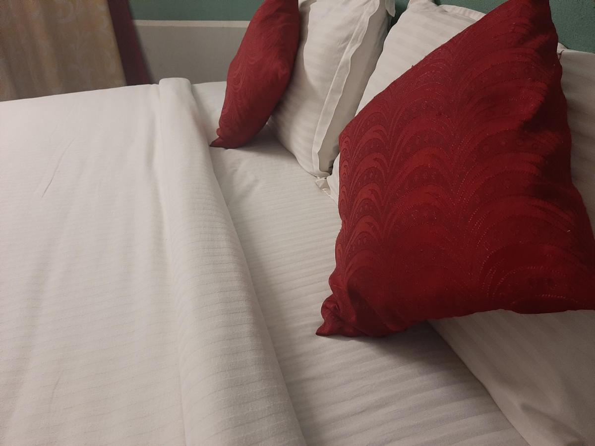 Cochin Airport Hotel Kochi Zewnętrze zdjęcie